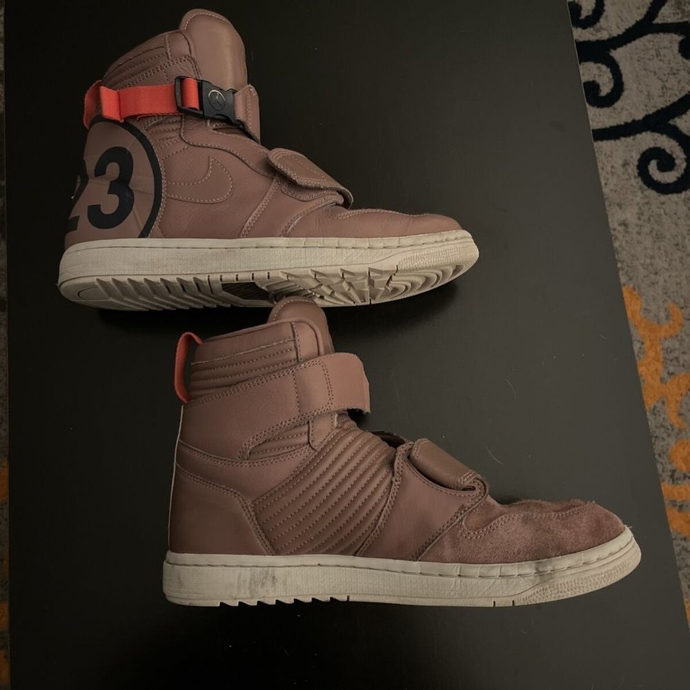 Air Jordan 1 Moto